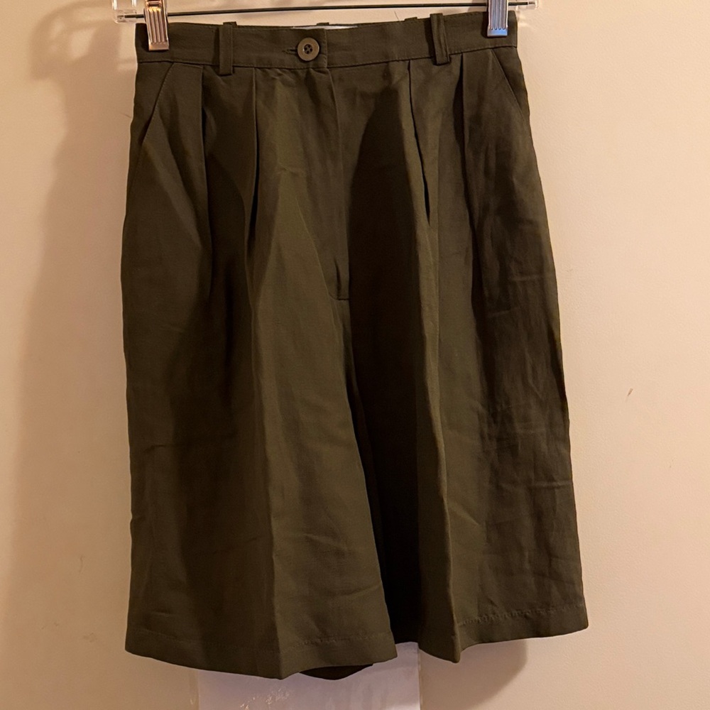Jaeger, made in Great Britain Olive Green Women's Bermuda Shorts